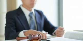 Concepts of legal services: The lawyer provides legal documents for his clients.