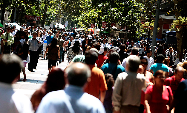 gente-paseo-ahumada-santiago