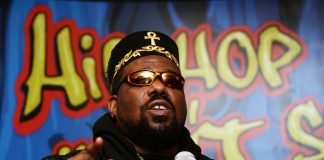 Afrika Bambaataa es reconocido como uno de los fundadores del movimiento Hip Hop.