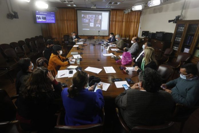 Comisión de Constitución pidió fusionar los proyectos de cuarto retiro Comisión de Constitución pidió fusionar los proyectos de cuarto retiro
