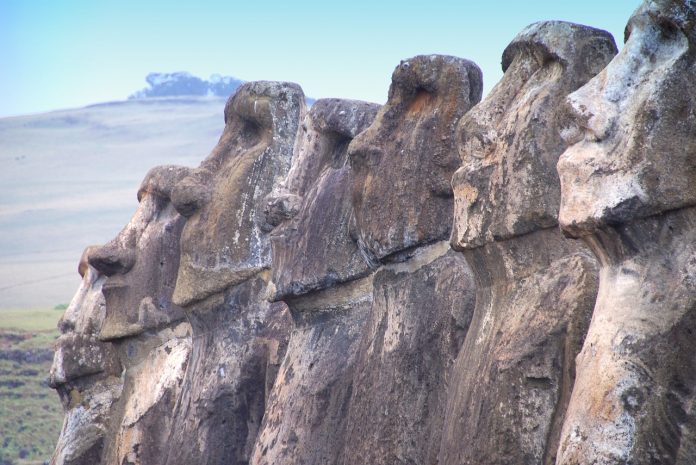 El Consejo de Ancianos y Parlamento Rapa Nui demandó al Estado chileno en el 2015 El Consejo de Ancianos y Parlamento Rapa Nui demandó al Estado chileno en el 2015