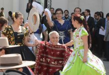 El Plan 18 seguro anima a las personas a celebrar con familiares, amigos y comunidades inmediatas