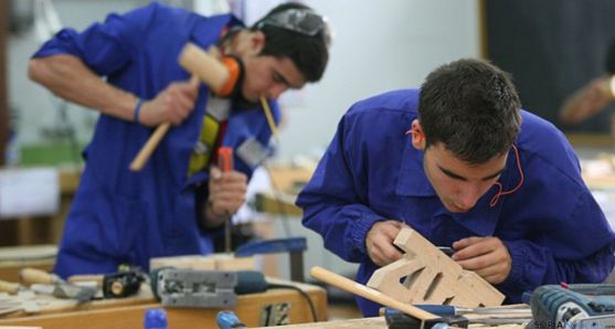 El Subsidio al Empleo Joven está dirigido a quienes tengan entre 18 y 24 años El Subsidio al Empleo Joven está dirigido a quienes tengan entre 18 y 24 años