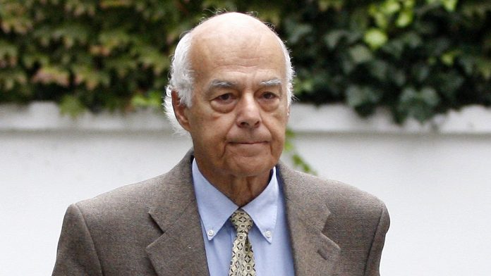 Joseph Ramos se opone a que el IFE siga siendo tan amplio. Joseph Ramos se opone a que el IFE siga siendo tan amplio.