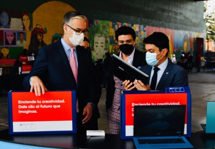 Los alumnos del séptimo básico recibirán computadores gratuitos por Junaeb Los alumnos del séptimo básico recibirán computadores gratuitos por Junaeb