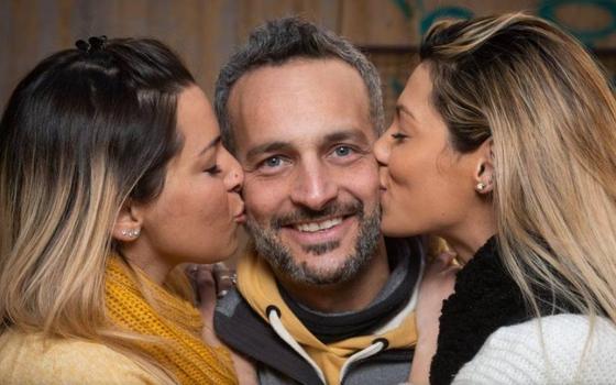 Pareja se amplió a un trío en una relación de poliamor que impacta en Argentina Pareja se amplió a un trío en una relación de poliamor que impacta en Argentina