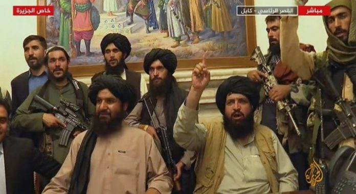 Talibanes se tomaron el poder en Afganistán tras retirada de EEUU