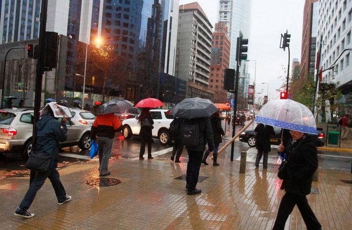 Este sábado 11 y domingo 12 de septiembre se esperan intensas lluvias en Santiago, Valparaíso y Rancagua.
