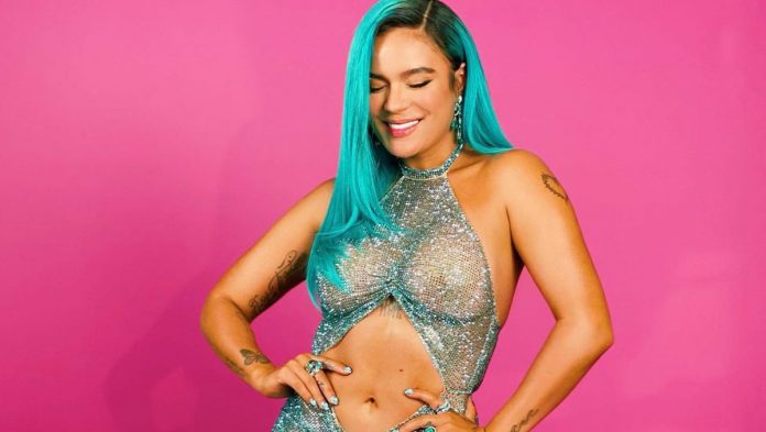 La cantante Karol G causa furor en redes sociales con sus provocativas publicaciones