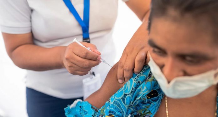 Ministerio de Salud adviritó que un millón trescientos mil convocados no han asistido a vacunarse con la tercera dosis Ministerio de Salud adviritó que un millón trescientos mil convocados no han asistido a vacunarse con la tercera dosis