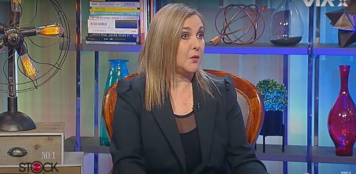 Pamela Jiles usó los datos de la encuesta CEP para burlarse de los candidatos presidenciales Pamela Jiles usó los datos de la encuesta CEP para burlarse de los candidatos presidenciales