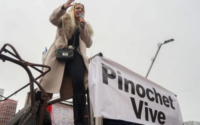 Partidarios de la dictadura de Pinochet le hicieron un homenaje