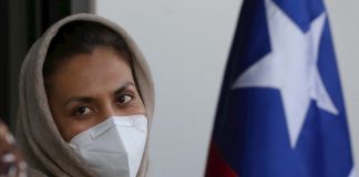 Llega a Chile primera refugiada afgana
