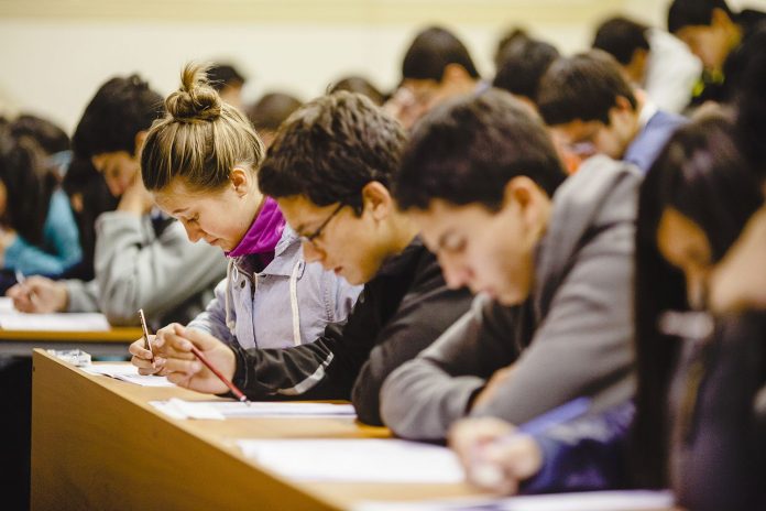 El FUAS permite que cada año miles de estudiantes opten a distintos beneficios El FUAS permite que cada año miles de estudiantes opten a distintos beneficios