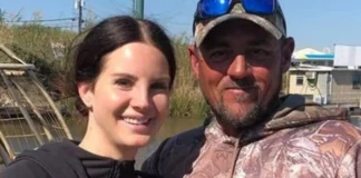 Lana del Rey se casa con su guía turístico tras un romántico encuentro en un tour.