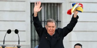 Edmundo González Urrutia en la manifestación de la oposición venezolana en Madrid.