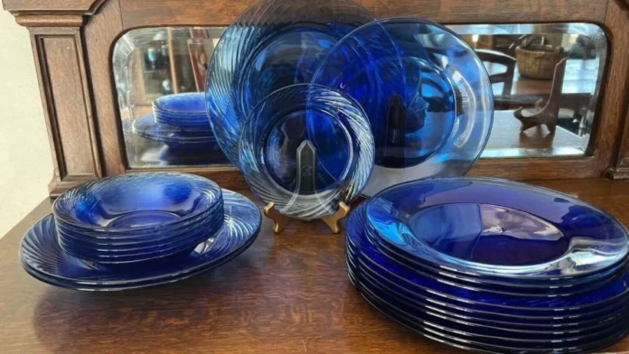 Transforma platos rotos en una hermosa bandeja vintage: ¡nada se tira Transforma platos rotos en una hermosa bandeja vintage: ¡nada se tira