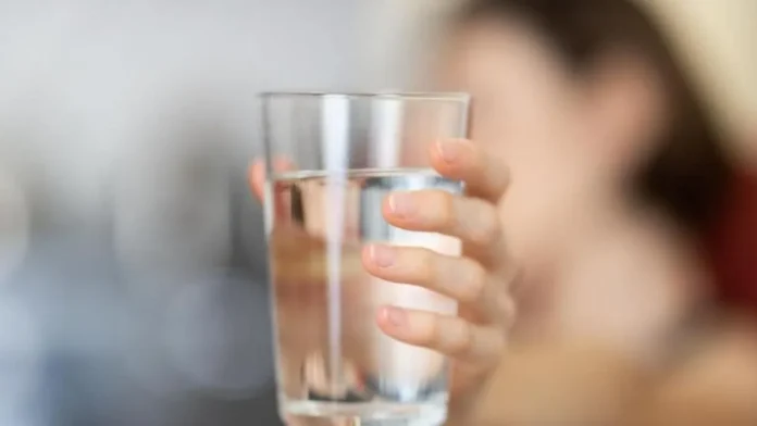 Descubre el ritual con agua que transformará tu vida financiera de manera urgente. Descubre el ritual con agua que transformará tu vida financiera de manera urgente.