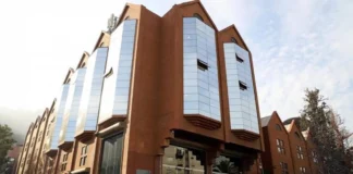 Conductor de Canal 13 narra agresiones sufridas durante la grabación de un programa.