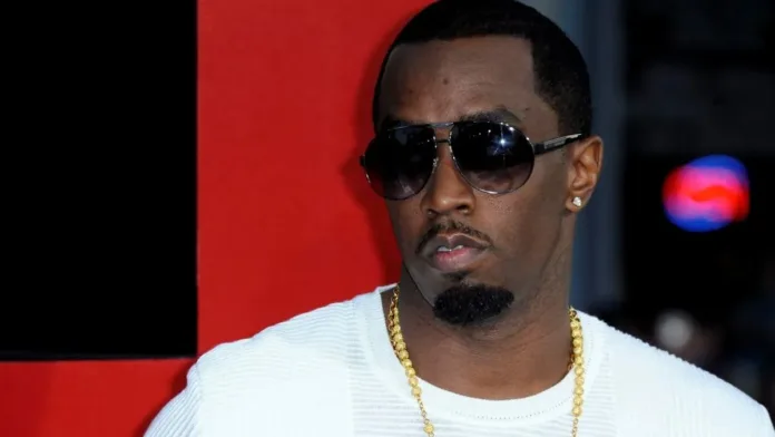 Hombre denuncia a Diddy Combs por agresión; un atleta lo habría rescatado. Hombre denuncia a Diddy Combs por agresión; un atleta lo habría rescatado.