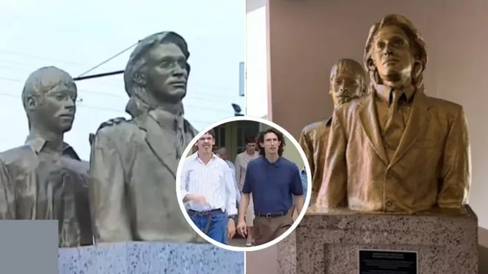 La icónica estatua de Rafael Domínguez y 'Escudero' llega al Museo de Mejillones. La icónica estatua de Rafael Domínguez y 'Escudero' llega al Museo de Mejillones.