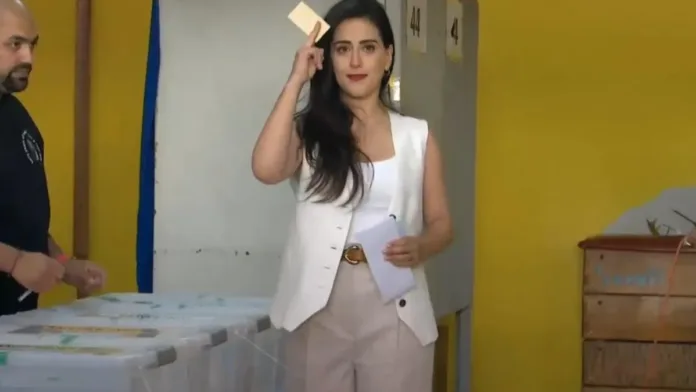 La alcaldesa Ripamonti vota en Viña La alcaldesa Ripamonti vota en Viña