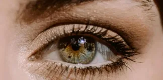 Descubre si las pecas oculares pueden ser melanoma y sus síntomas a considerar.