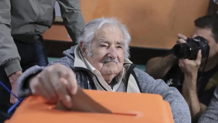 José Mujica critica la falta de atención al sector agroexportador en la campaña electoral. José Mujica critica la falta de atención al sector agroexportador en la campaña electoral.