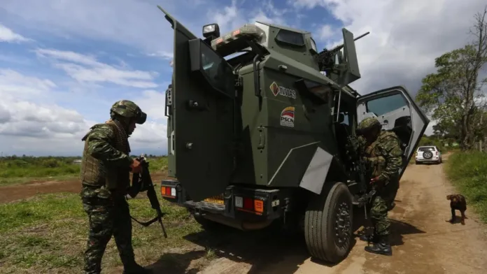Petro autoriza bombardeos tras ataque con drones de disidentes de las FARC. Petro autoriza bombardeos tras ataque con drones de disidentes de las FARC.