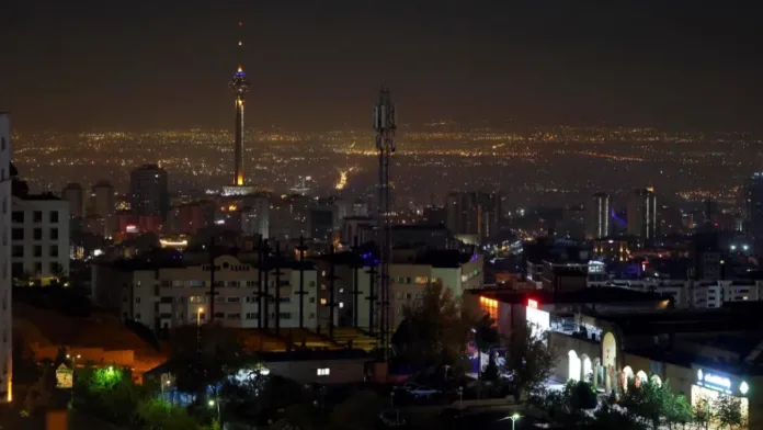 Medios iraníes informan sobre nuevos ataques israelíes en Teherán. Medios iraníes informan sobre nuevos ataques israelíes en Teherán.