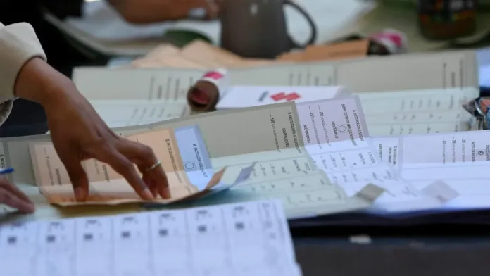 Servel solicita apoyo gubernamental para bono a vocales de mesa en elecciones. Servel solicita apoyo gubernamental para bono a vocales de mesa en elecciones.
