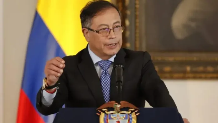 Petro denuncia un "golpe de Estado" tras la investigación a su campaña de 2022. Petro denuncia un "golpe de Estado" tras la investigación a su campaña de 2022.
