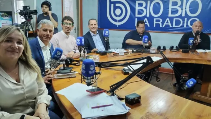 Tensión entre candidatos de derecha en debate previo a elecciones en Valparaíso. Tensión entre candidatos de derecha en debate previo a elecciones en Valparaíso.