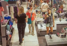 Ventas diarias del comercio minorista en septiembre alcanzan su mínimo desde enero.