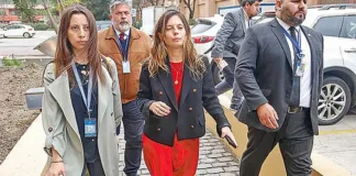 Allanamiento de la PDI en las oficinas del diputado Joaquín Lavín León en el Congreso.