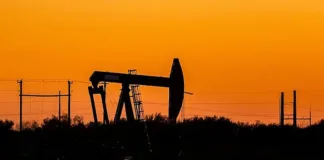 Surinam mejora su calificación crediticia por hallazgos de petróleo.