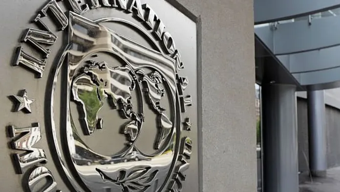 El FMI reduce sobrecargo de intereses; Argentina ahorrará US$ 3.200 millones. El FMI reduce sobrecargo de intereses; Argentina ahorrará US$ 3.200 millones.
