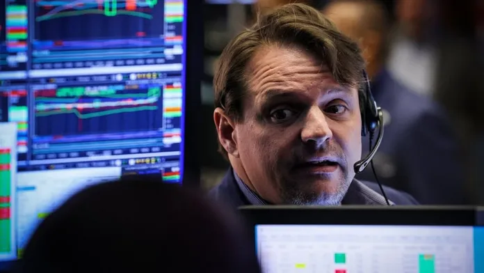 Wall Street se desploma por la renta fija y espera resultados de Tesla. Wall Street se desploma por la renta fija y espera resultados de Tesla.