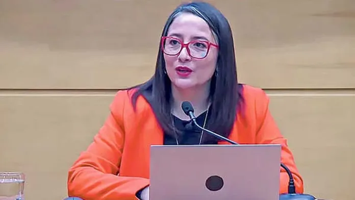 Chilenos perciben estancamiento y desconfianza tras el estallido social. Chilenos perciben estancamiento y desconfianza tras el estallido social.