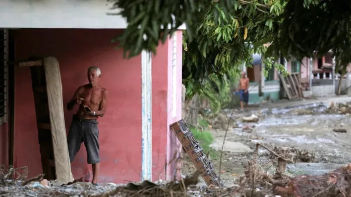 La tormenta Óscar deja ocho muertos y devastación en Cuba. La tormenta Óscar deja ocho muertos y devastación en Cuba.