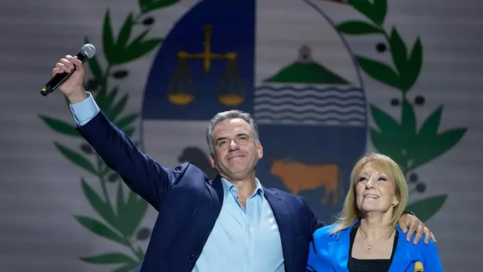 El Frente Amplio celebra una victoria agridulce en las elecciones uruguayas.