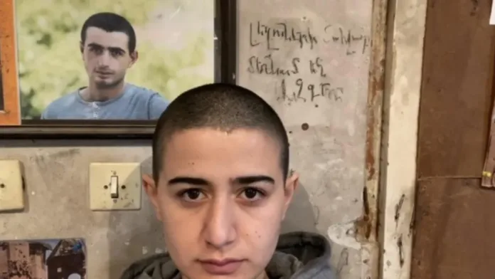 Una familia armenia enfrenta el horror de la guerra en Nagorno Karabaj. Una familia armenia enfrenta el horror de la guerra en Nagorno Karabaj.