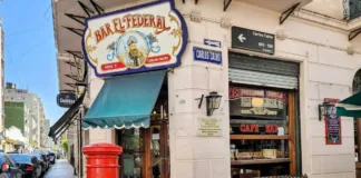 Cafés porteños: El Federal y el misterio de las cartas perdidas en el juego.