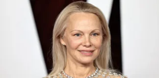 Pamela Anderson impulsa la autoaceptación en su nuevo mensaje inspirador.