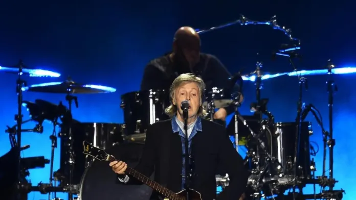 Descubre la rutina de Paul McCartney para mantenerse en forma a los 82 años. Descubre la rutina de Paul McCartney para mantenerse en forma a los 82 años.
