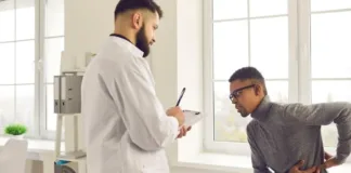 Reducir el tiempo sentado puede prevenir el dolor de espalda y mejorar tu salud.