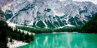 Explora los 10 lagos más hermosos del mundo y su rica biodiversidad.