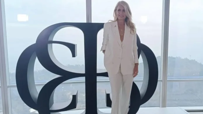 Cecilia Bolocco se despide de Falabella tras 17 años y anuncia nueva etapa comercial. Cecilia Bolocco se despide de Falabella tras 17 años y anuncia nueva etapa comercial.