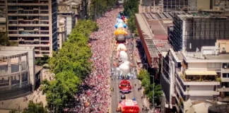 París celebra la 13ª edición del Paris Parade
