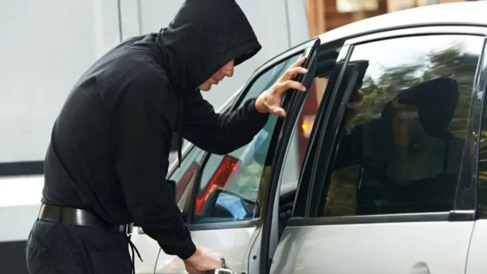 Descubre el ingenioso método de robo de autos sin violencia en la actualidad. Descubre el ingenioso método de robo de autos sin violencia en la actualidad.